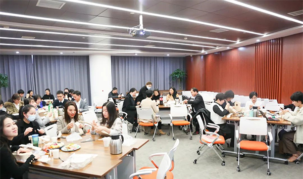 京师郑州祝女神们节日快乐！